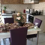 Lara Denize 900 Metre Havuzlu 1+1 Oezel Muethis Lokasyon Ev