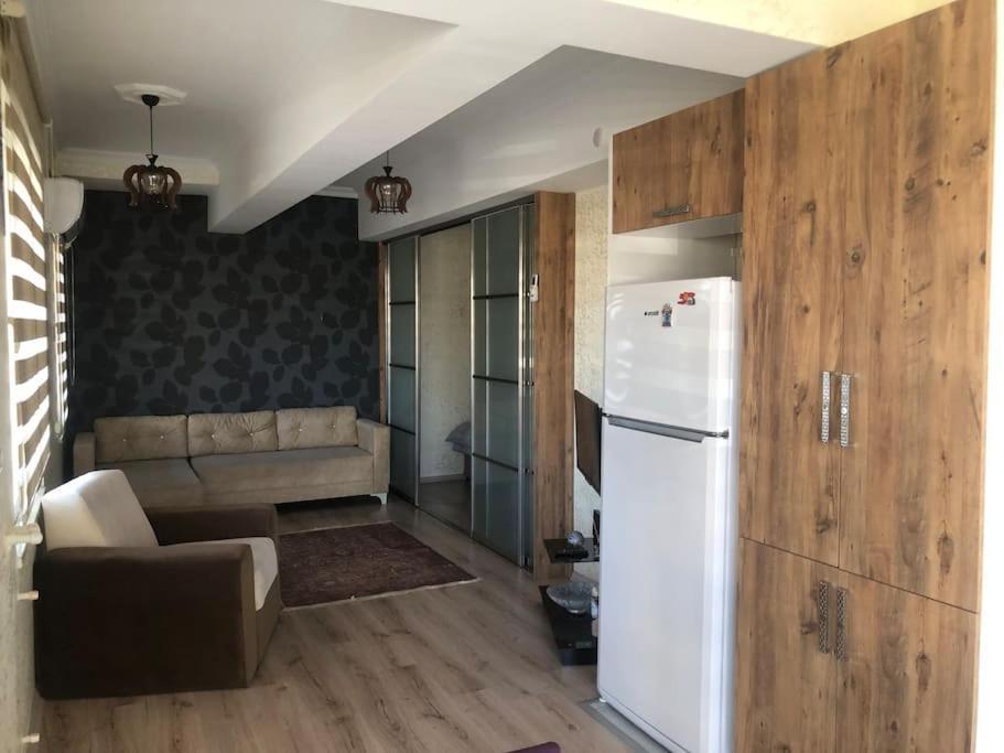 Lara Denize 900 Metre Havuzlu 1+1 Ozel Muthis Lokasyon Ev Daire *