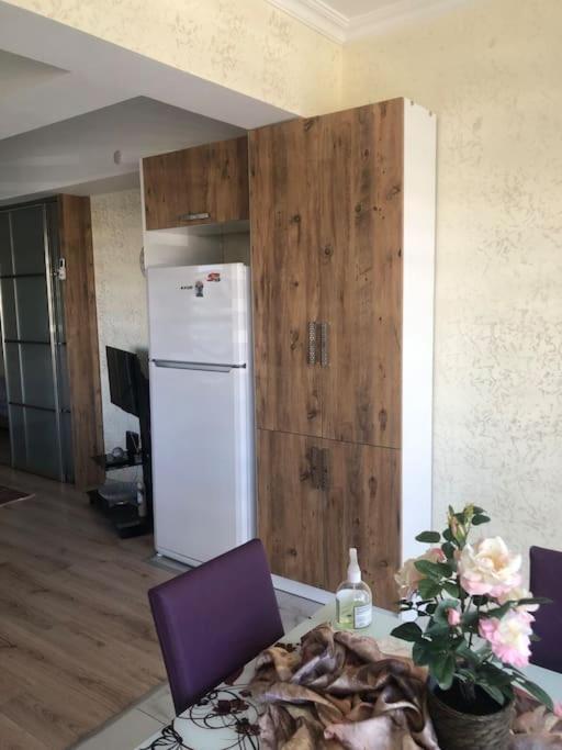 Lara Denize 900 Metre Havuzlu 1+1 Ozel Muthis Lokasyon Ev *