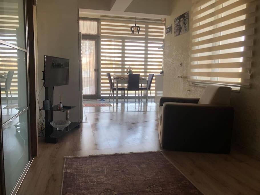 Lara Denize 900 Metre Havuzlu 1+1 Ozel Muthis Lokasyon Ev Daire *