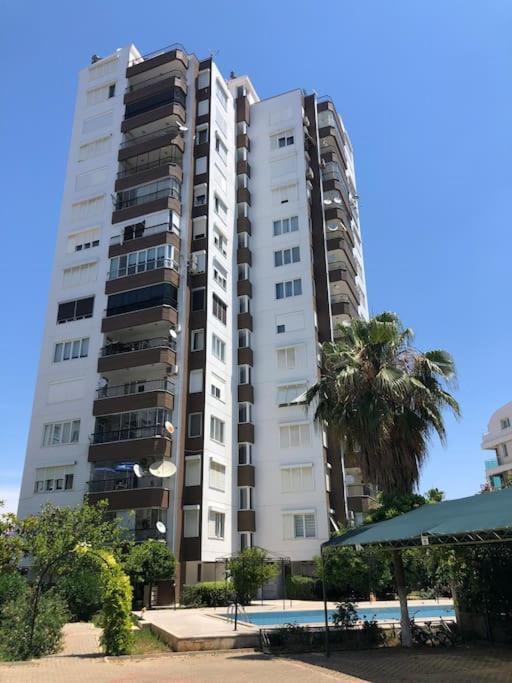 Lara Denize 900 Metre Havuzlu 1+1 Ozel Muthis Lokasyon Ev *