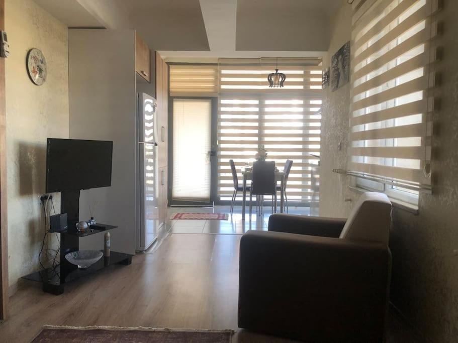 Lara Denize 900 Metre Havuzlu 1+1 Ozel Muthis Lokasyon Ev *