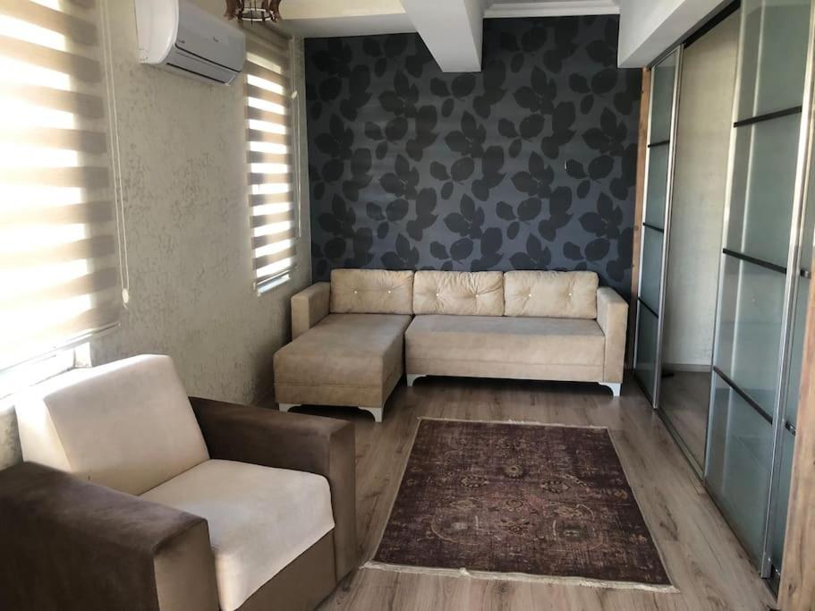 Lara Denize 900 Metre Havuzlu 1+1 Ozel Muthis Lokasyon Ev Daire *